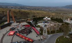 Kırgızistan-Türkiye Manas Üniversitesi Öğrencileri, Bağımsızlık Şehitlerini Andı