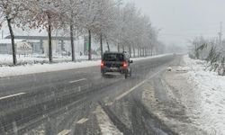 Bolu ve Düzce'de kar yağışı sürüyor