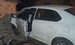 Tokat'ta camiye çarpan otomobildeki 8 kişi yaralandı