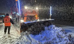 Ilgaz Dağı geçidinde kar yağışı nedeniyle yol ulaşıma kapandı