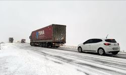 Ardahan'da ağır tonajlı araçlara kapatılan Damal-Posof kara yolunda ulaşım normale döndü