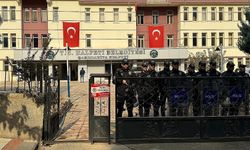 Halfeti Belediyesi önünde polislere taşlı saldırıya ilişkin 8 kişi daha yakalandı