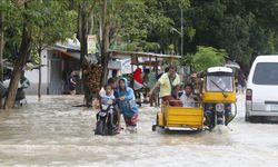 Filipinler'de etkili olan Toraji Tayfunu nedeniyle 2 bin 500 mahallenin tahliyesine karar verildi