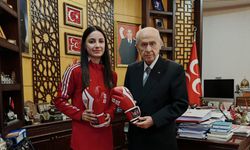 MHP Lideri Devlet Bahçeli, millî sporcu Aybüke Kılınç'ı makamında kabul etti