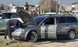 Edirne'de "ikiz plaka" kullandığı tespit edilen araçtaki 2 kişi gözaltına alındı