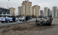 Kayseri'de devrilen otomobildeki 3 kişi yaralandı