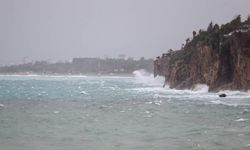 Karadeniz ve Akdeniz'de fırtına uyarısı