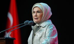 Emine Erdoğan'dan Refik Anadol'un yeni yapay zeka platformuna yönelik paylaşım