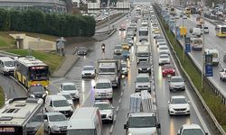 İstanbul'da yağışın da etkisiyle trafik yoğunluğu yüzde 78'e ulaştı