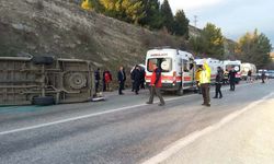 Balıkesir'de minibüs ile otomobilin çarpıştığı kazada 2 kişi öldü, 18 kişi yaralandı