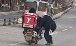 Edirne'de kaykayla tehlikeli yolculuk görüntülendi