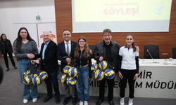 İzmir'de voleybolun yaygınlaştırılması için okullara voleybol topu hediye edilecek