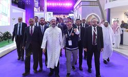 Diyanet İşleri Başkanı Erbaş, Hac ve Umre Hizmetleri Fuarı'nı ziyaret etti