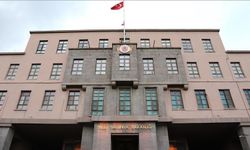 MSB: TSK, Suriye'nin toprak bütünlüğüne saygı göstererek sınır ötesi operasyonları sürdürme kararlılığındadır