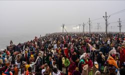 Hindistan'da 12 yıl arayla düzenlenen dünyanın en büyük dini festivali "Maha Kumbh Mela" başladı