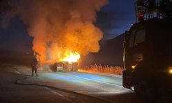 Van’da seyir halinde tır alev alev yandı