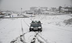 İstanbul'da kar yağışı ulaşımı olumsuz etkiledi