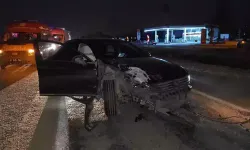 Adana'da iki otomobil çarpıştı; anne-baba ve oğul yaralandı