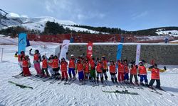 Erzurum'un kırsal bölgesinde yaşayan 100 çocuk kayakla tanıştı