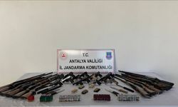 Antalya'da jandarma ekiplerince düzenlenen operasyonda 18 şüpheli yakalandı