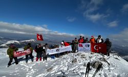 Sivas'ta dağcılar 2 bin 640 rakımlı Tekeli Dağı'nın zirvesine tırmandı