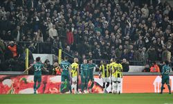 Anderlecht-Fenerbahçe mücadelesi tribündeki ırkçı davranışlar nedeniyle durdu