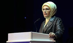 Emine Erdoğan'dan Türk bilim insanlarının Antarktika'da mikroplastik tespitine ilişkin paylaşım