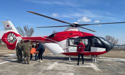 Iğdır'ın dağ köyünde yaşayan hasta, ambulans helikopterle hastaneye ulaştırıldı