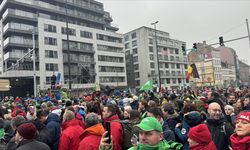 Belçika'da yaklaşık 60 bin işçi hükümetin tasarruf tedbirlerini protesto etti