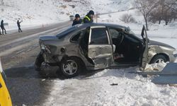 Malatya'da tırla otomobilin çarpıştığı kazada 2 kişi yaralandı