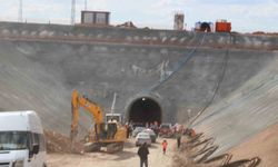 Hızlı tren şantiyesinde kaya düşmesi: 1 ölü, 1 yaralı