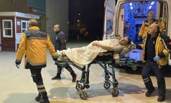 Yolda yürürken araçtan açılan ateş sonucu yaralandı