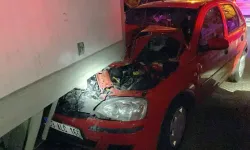 Ehliyetsiz ve alkollü sürücü, kullandığı otomobille kamyona çarptı: 5 yaralı