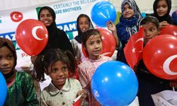 Türkiye Diyanet Vakfından Pakistanlı çocuklara bayramlık