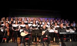 Çorum'da ev hanımlarının kurduğu "Sahnenin Sultanları Korosu" konser verdi