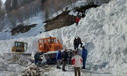 Artvin'de meydana gelen çığda iş makineleri ve bakımevinde hasar oluştu