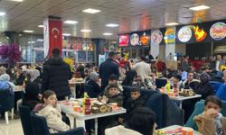 Ağrı'da yetim çocuklar ve aileleri iftarda bir araya geldi