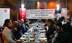 Ardahan Valisi Hayrettin Çiçek, koruyucu ailelerle iftarda buluştu