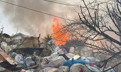 Ataşehir'de tek katlı binada çıkan yangına müdahale ediliyor