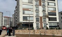 Elazığ'da 7 katlı apartmanın 2. katında çıkan yangın söndürüldü