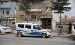 Niğde'de ihbara giden 2 polis, keser ve bıçakla yaralandı