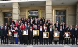 Eskişehir'de şehit aileleri ile gazilere devlet övünç madalyası ve beratı verildi