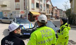 Polis arabası ile otomobil çarpıştı, şans eseri yaralanan olmadı