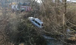 Kocaeli'de dereye devrilen otomobilin sürücüsü öldü