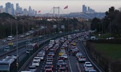 İstanbul'da akşam saatlerinde trafik yoğunluğu yaşanıyor