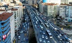 İstanbul'da akşam saatlerinde trafik yoğunluğu yaşanıyor