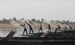 Mali halkı Nijer Nehri'nde balıkçılık yaparak geçimini sağlıyor