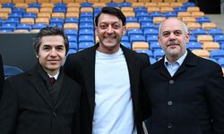 Cumhurbaşkanı Başdanışmanı Kılıç ve AK Parti MKYK üyesi Özil İngiltere'de iftara katıldı