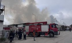 Bursa'da geri dönüşüm tesisinde çıkan yangın söndürüldü