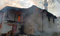 Artvin'de 4 ev ile cami ve lojmanı yandı
